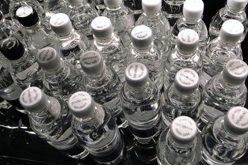 640px-Sparkling-bottled-water